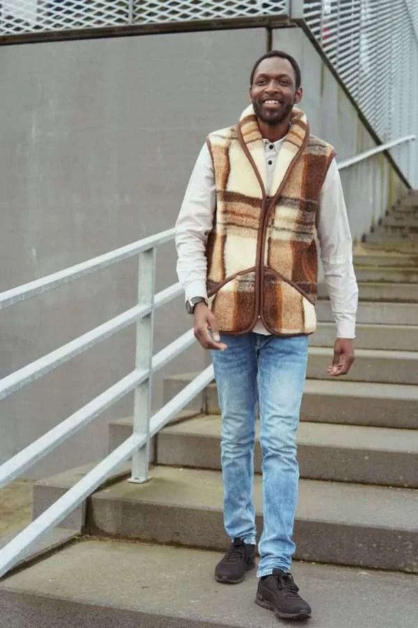 Wollen bodywarmer geblokt